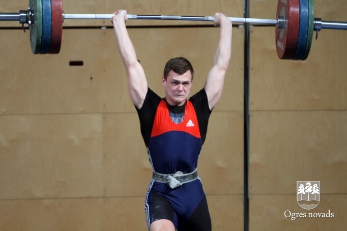Ogres svarcēlājiem trīs Latvijas čempionu tituli