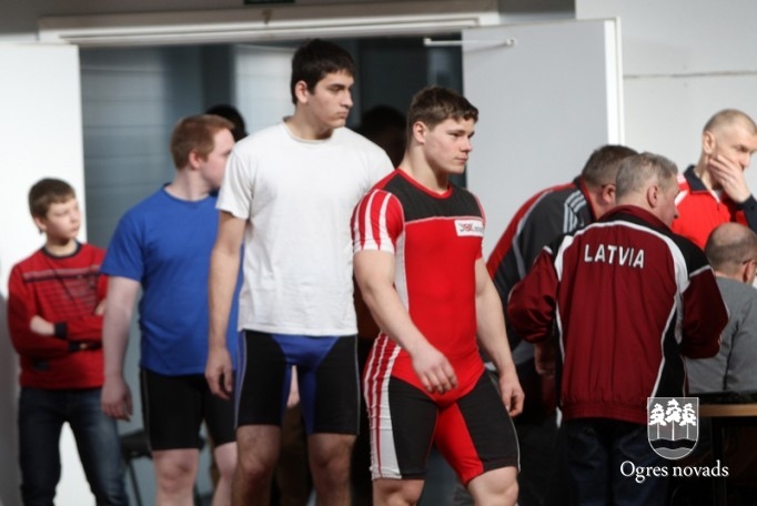 Ogres svarcēlājiem trīs Latvijas čempionu tituli
