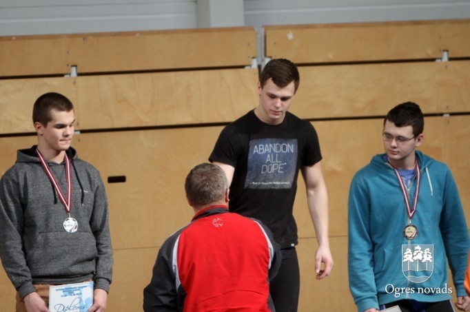 Ogres svarcēlājiem trīs Latvijas čempionu tituli