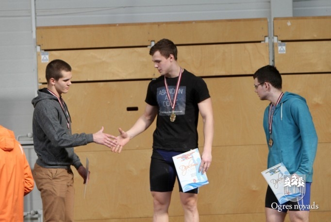 Ogres svarcēlājiem trīs Latvijas čempionu tituli