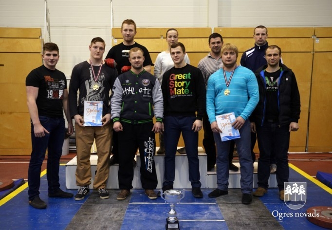 Ogres svarcēlājiem trīs Latvijas čempionu tituli