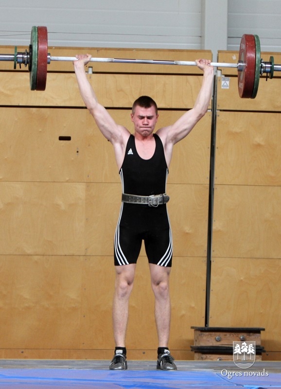 Ogres svarcēlājiem trīs Latvijas čempionu tituli
