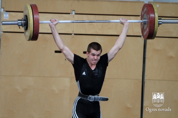 Ogres svarcēlājiem trīs Latvijas čempionu tituli