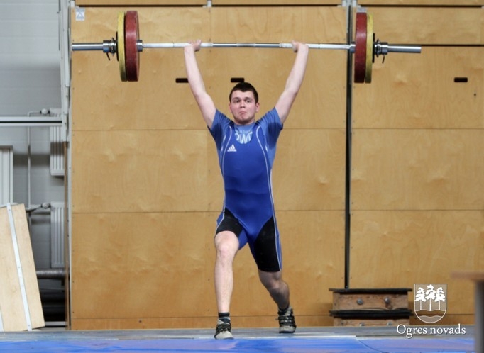 Ogres svarcēlājiem trīs Latvijas čempionu tituli