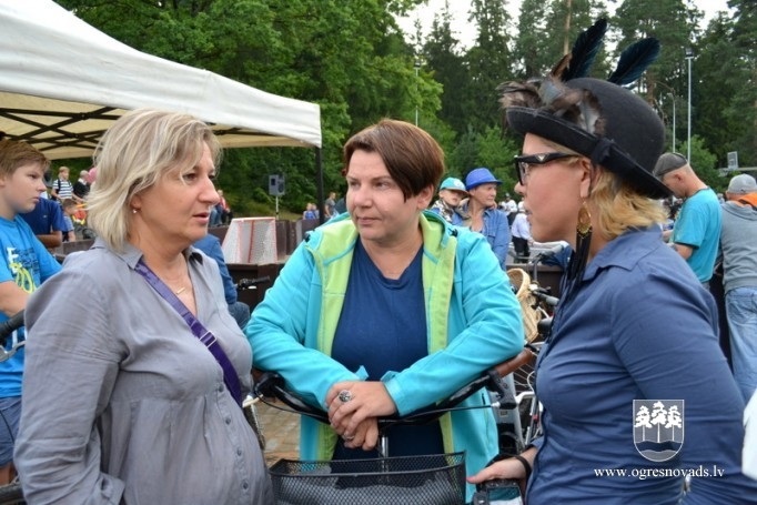 Pilsētas svētki sākušies ar velobraucienu. Svētki turpinās