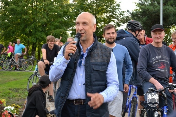 Pilsētas svētki sākušies ar velobraucienu. Svētki turpinās