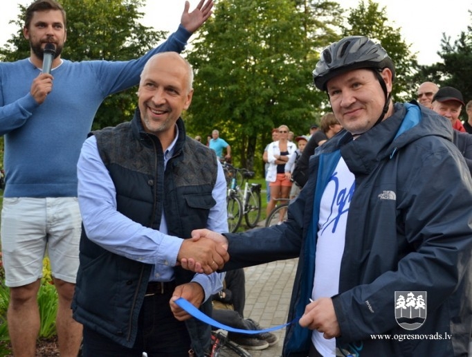 Pilsētas svētki sākušies ar velobraucienu. Svētki turpinās