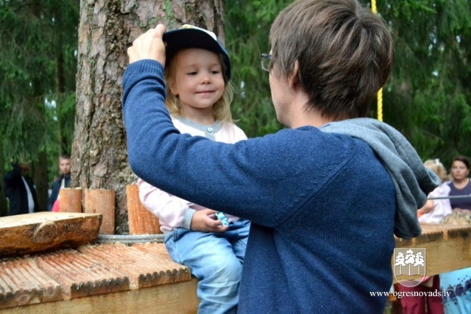 Pilsētas svētki sākušies ar velobraucienu. Svētki turpinās