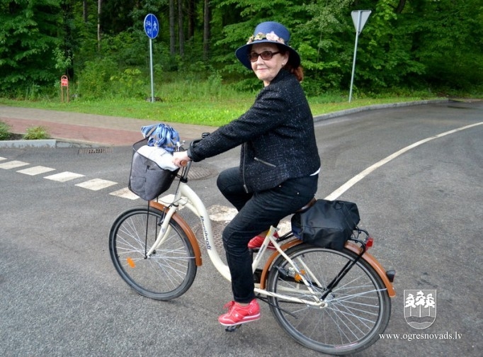 Pilsētas svētki sākušies ar velobraucienu. Svētki turpinās