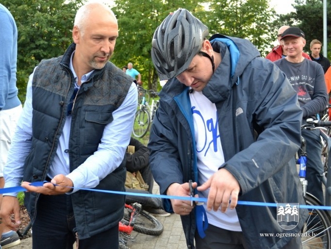 Pilsētas svētki sākušies ar velobraucienu. Svētki turpinās