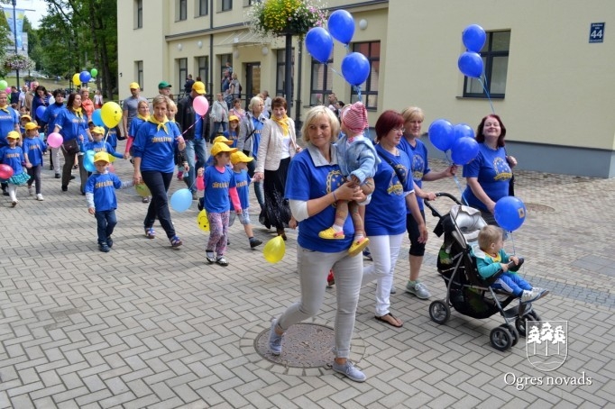 Ogres pilsētas svētku gājiens 2015