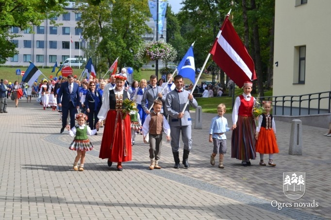 Ogres pilsētas svētku gājiens 2015