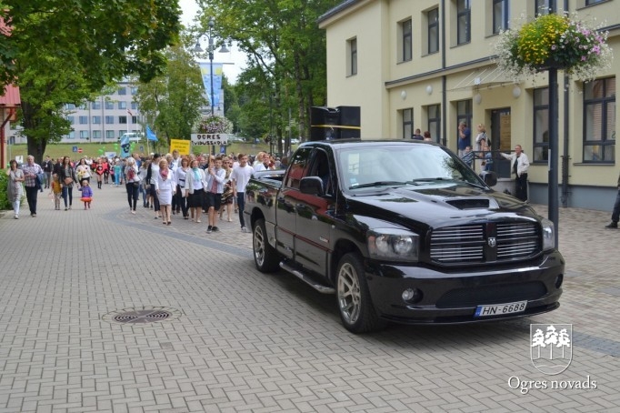Ogres pilsētas svētku gājiens 2015