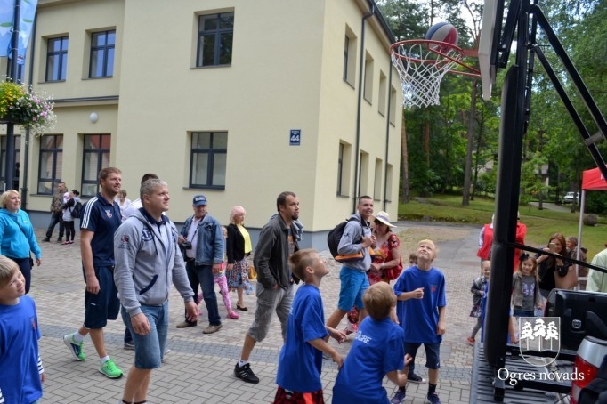 Ogres pilsētas svētku gājiens 2015