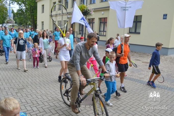 Ogres pilsētas svētku gājiens 2015
