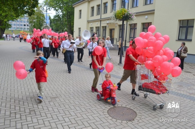 Ogres pilsētas svētku gājiens 2015