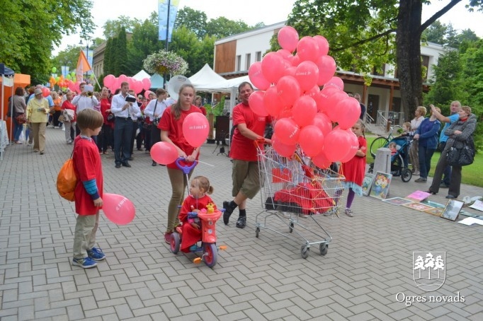 Ogres pilsētas svētku gājiens 2015