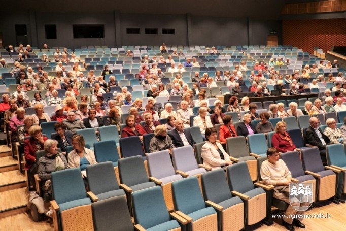 Ogres novada seniori tiekas svētku koncertā (01.10.2020.)