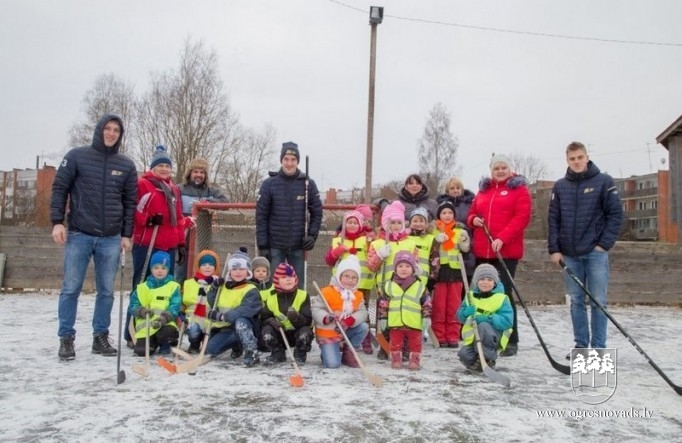 Madlienas “Taurenītī” viesojas hokeja kluba “Kurbads” hokejisti