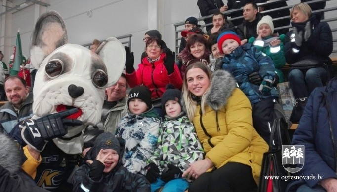 Madlienas “Taurenītī” viesojas hokeja kluba “Kurbads” hokejisti