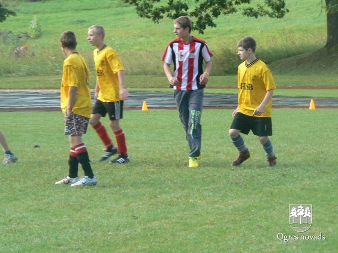 Taurupē futbola karaļu godā lēdmanieši un ogresgalieši