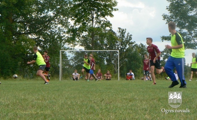 Taurupē futbola karaļu godā lēdmanieši un ogresgalieši