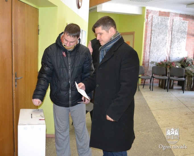 Tautas nobalsošana 2012. gada 18. februārī