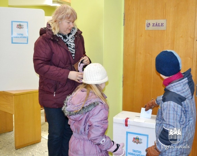 Tautas nobalsošana 2012. gada 18. februārī
