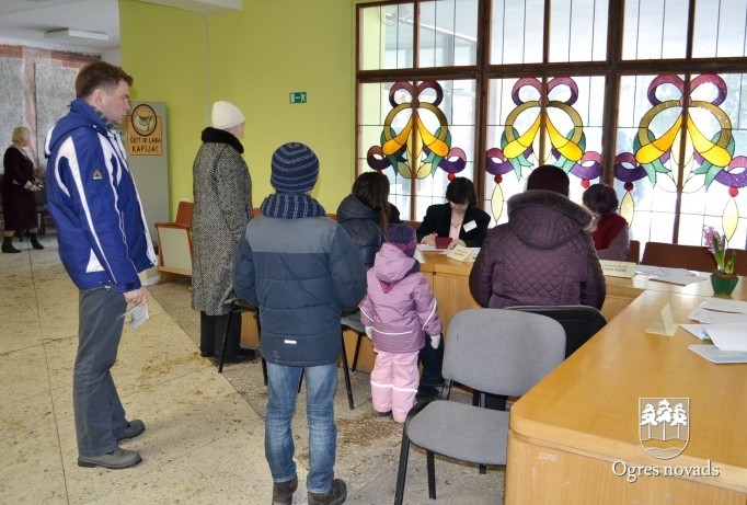 Tautas nobalsošana 2012. gada 18. februārī