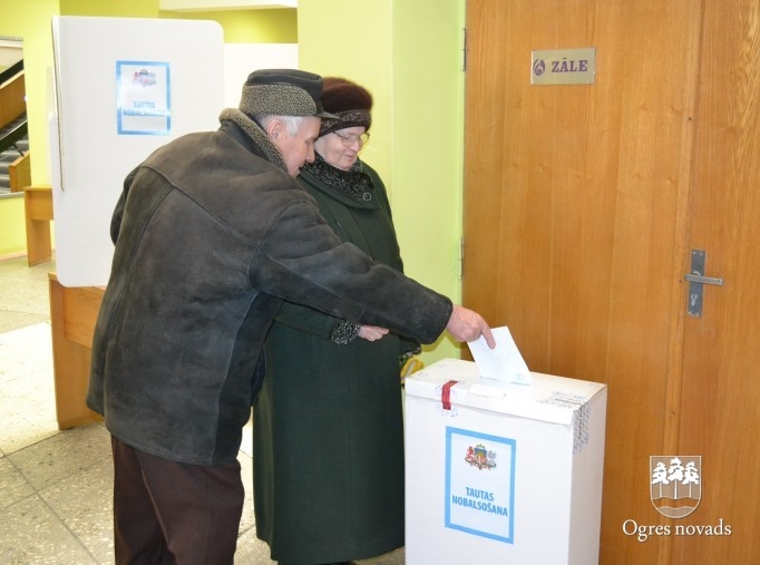 Tautas nobalsošana 2012. gada 18. februārī