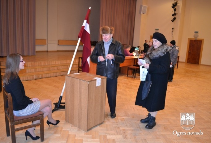 Tautas nobalsošana 2012. gada 18. februārī