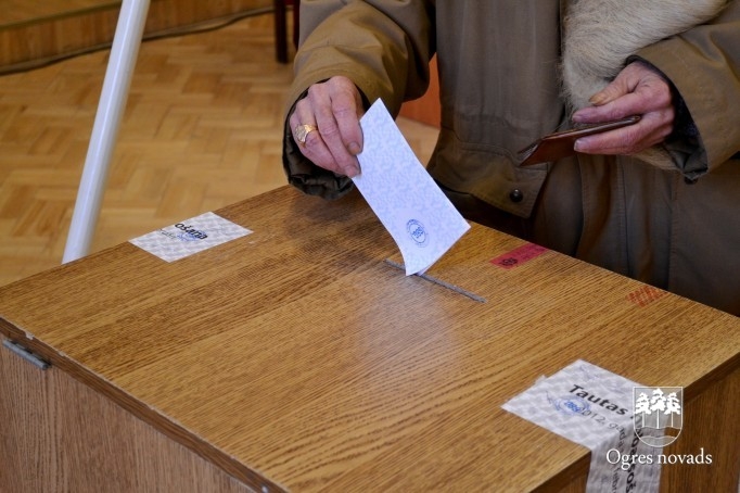 Tautas nobalsošana 2012. gada 18. februārī