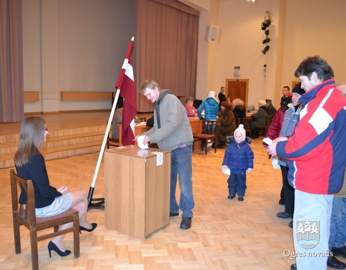 Tautas nobalsošana 2012. gada 18. februārī