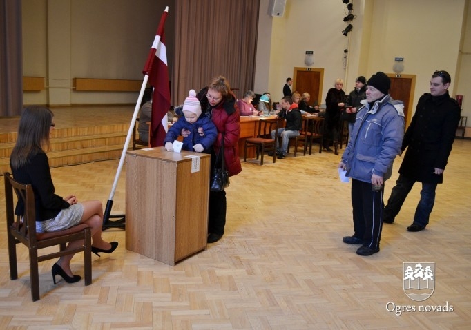 Tautas nobalsošana 2012. gada 18. februārī