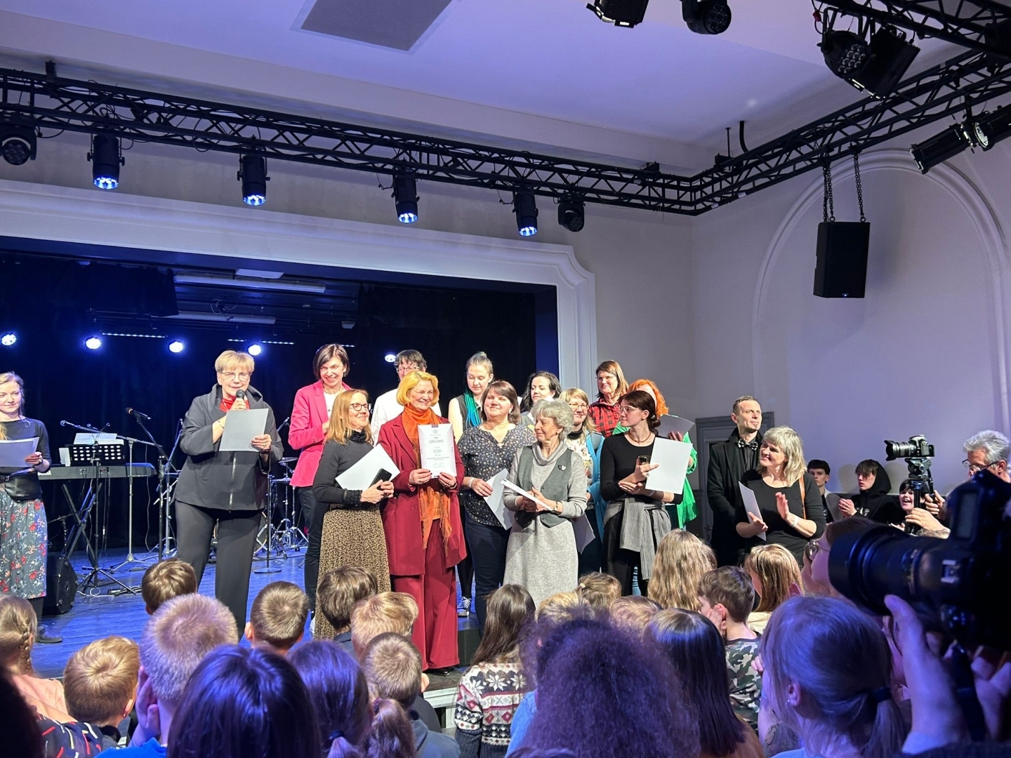 Ogres novada jaunieši piedalās teātra festivālā Valmierā