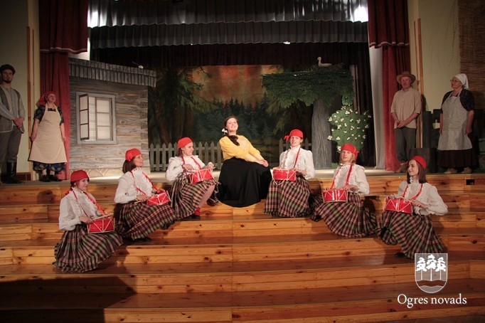 Teātra spēlēšanas svētki Suntažos (foto: Andris Linde)