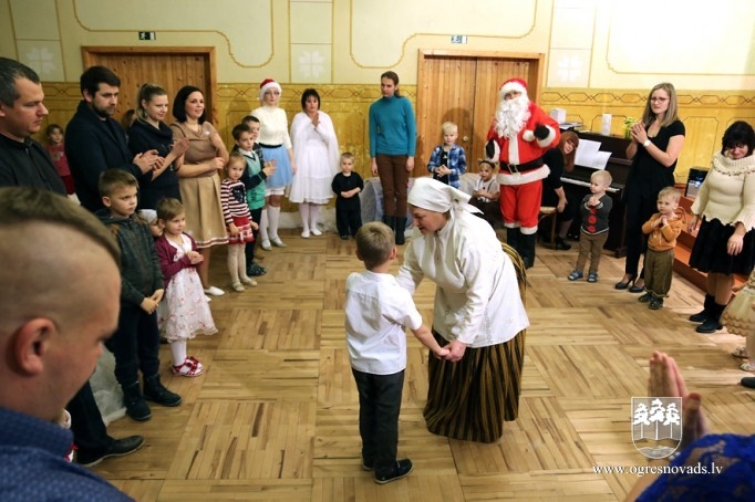Ziemassvētku izrādes Suntažu vidusskolā 2017. gada nogalē