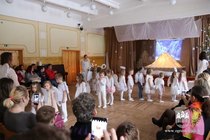 Ziemassvētku izrādes Suntažu vidusskolā 2017. gada nogalē