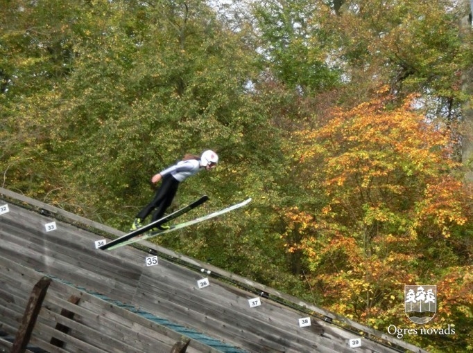 Tramplīnlēkšanas sacensībās Vācijā "Ogres Stila" sportistiem godalgotas vietas