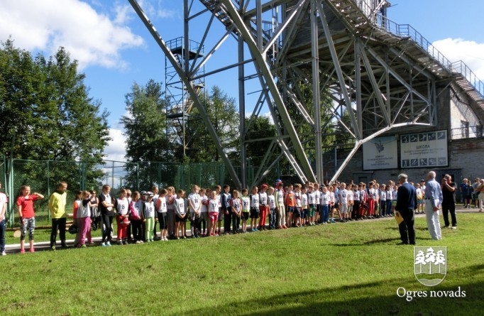 Ogres tramplīnlēcēji startē starptautiskās sacensībās Krievijā