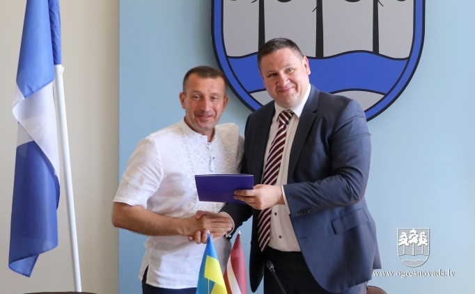Ogre paraksta sadarbības līgumu ar Ukrainas Popasnas rajonu