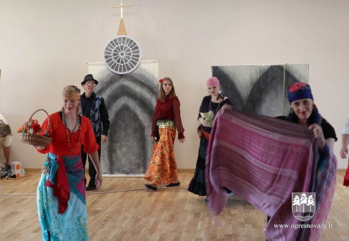 Integratīvā teātra “Ārpus Robežām” izrāde