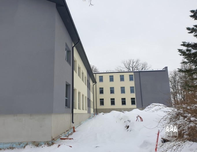 Ēkā Upes prospektā 16 darbi turpinās arī ziemā