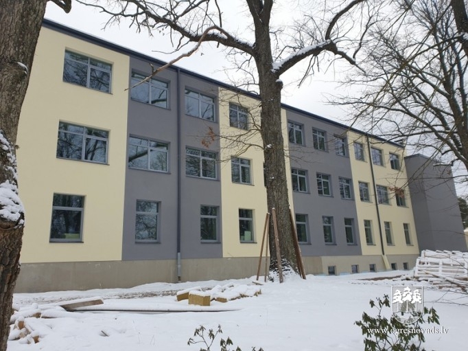 Ēkā Upes prospektā 16 darbi turpinās arī ziemā