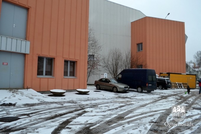 Ogrē uzstādīta Latvijā pirmā elektromobiļu ātrās uzlādes stacija