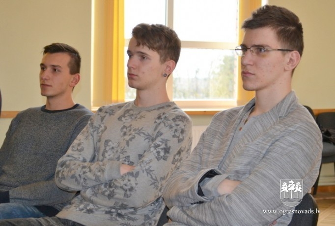 Ogres 12.klašu skolēni iepazīst dažādas profesijas