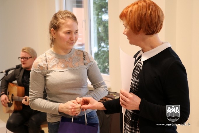 Apbalvoti erudītākie pilsētas skolēni