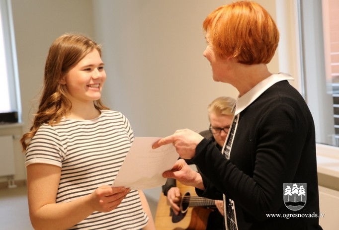 Apbalvoti erudītākie pilsētas skolēni