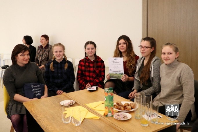 Apbalvoti erudītākie pilsētas skolēni