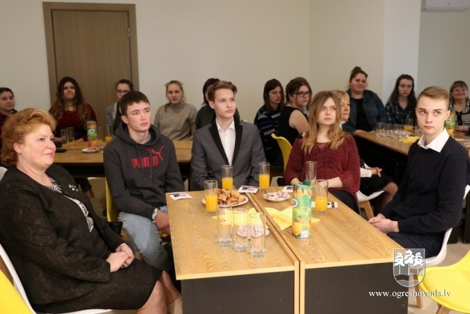 Apbalvoti erudītākie pilsētas skolēni